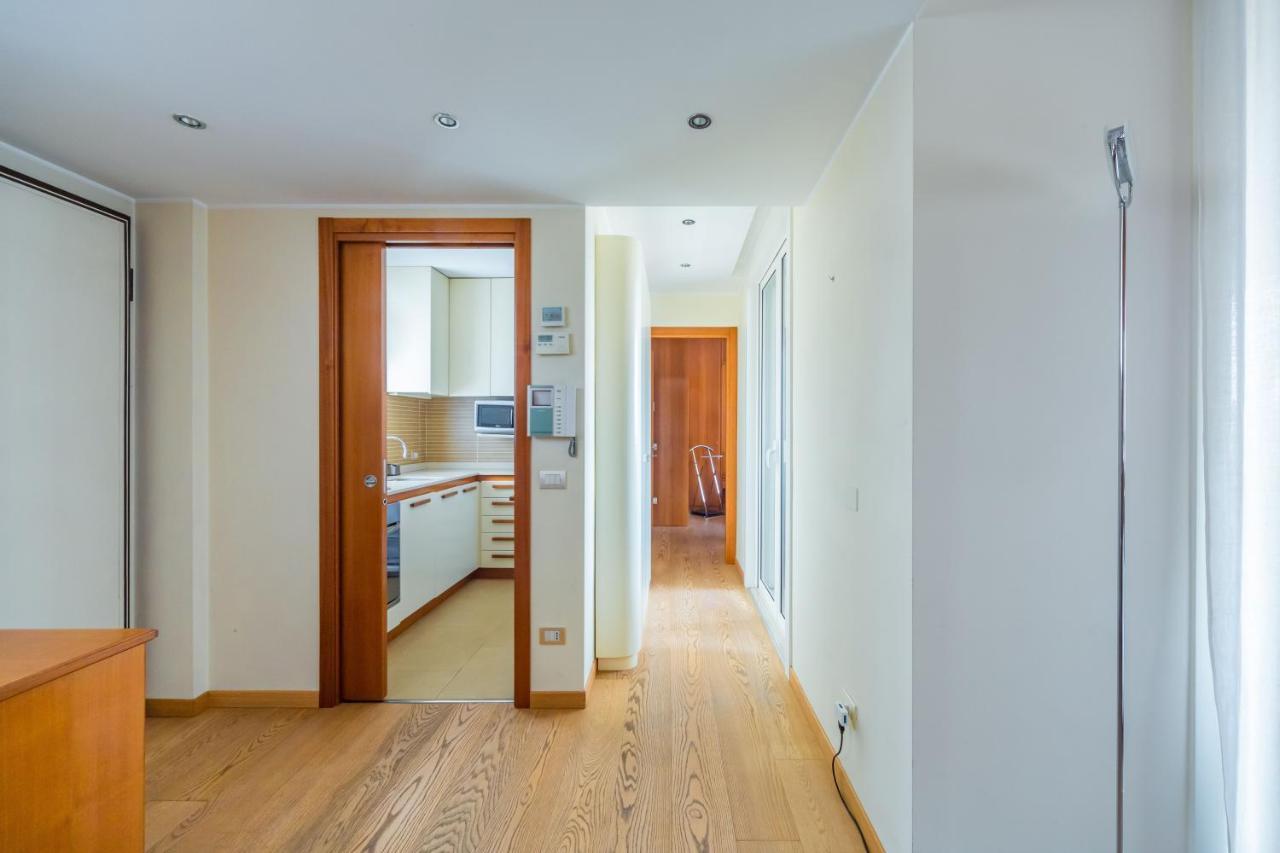 Cozy Apt - Corso Vercelli & Conciliazione M1 Milano Esterno foto