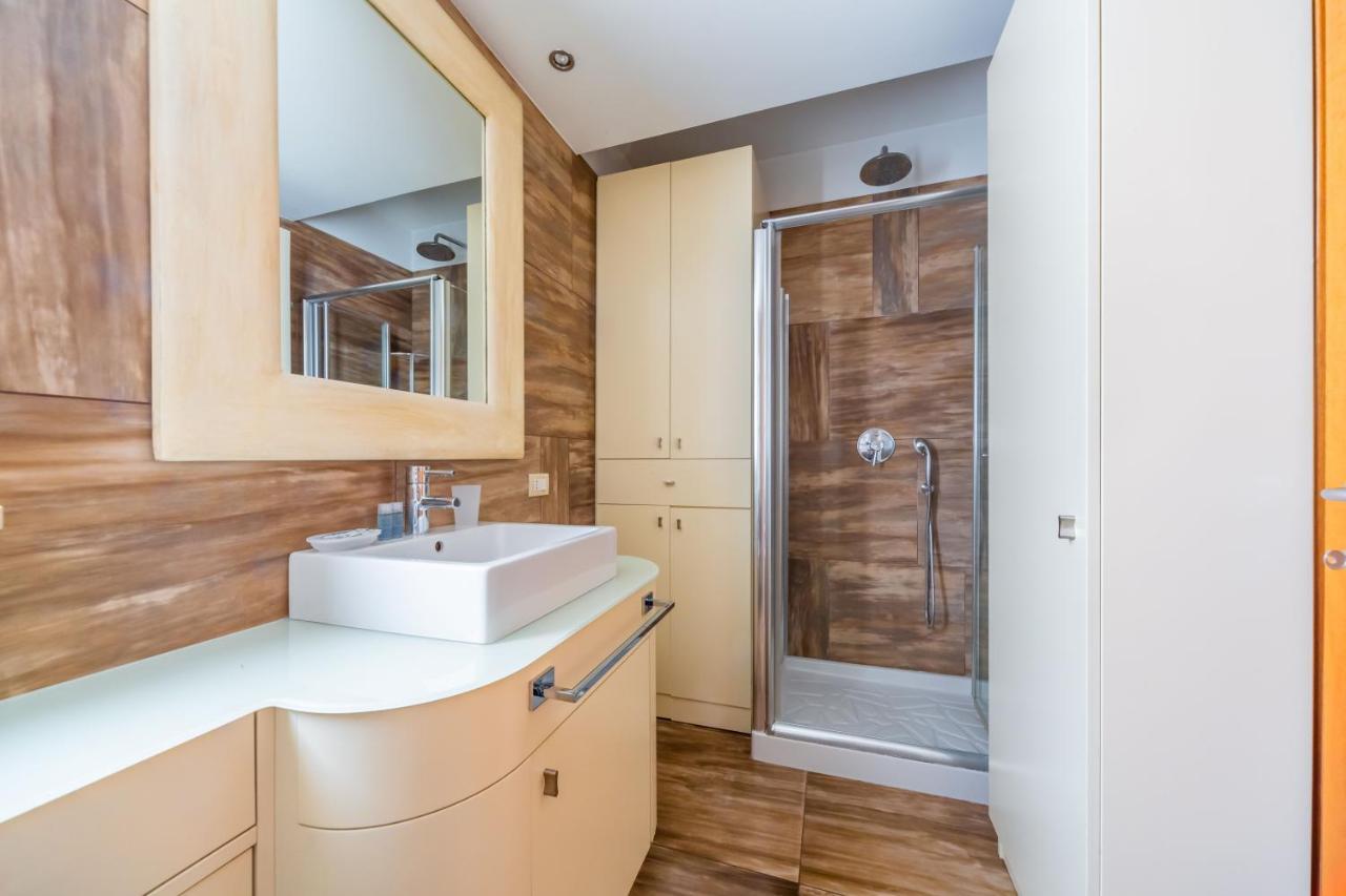 Cozy Apt - Corso Vercelli & Conciliazione M1 Milano Esterno foto